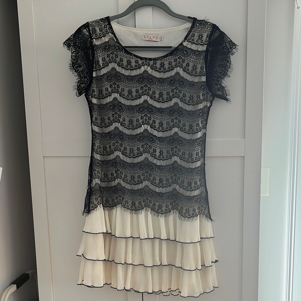 Vintage-Style Black Lace 1920s Dress